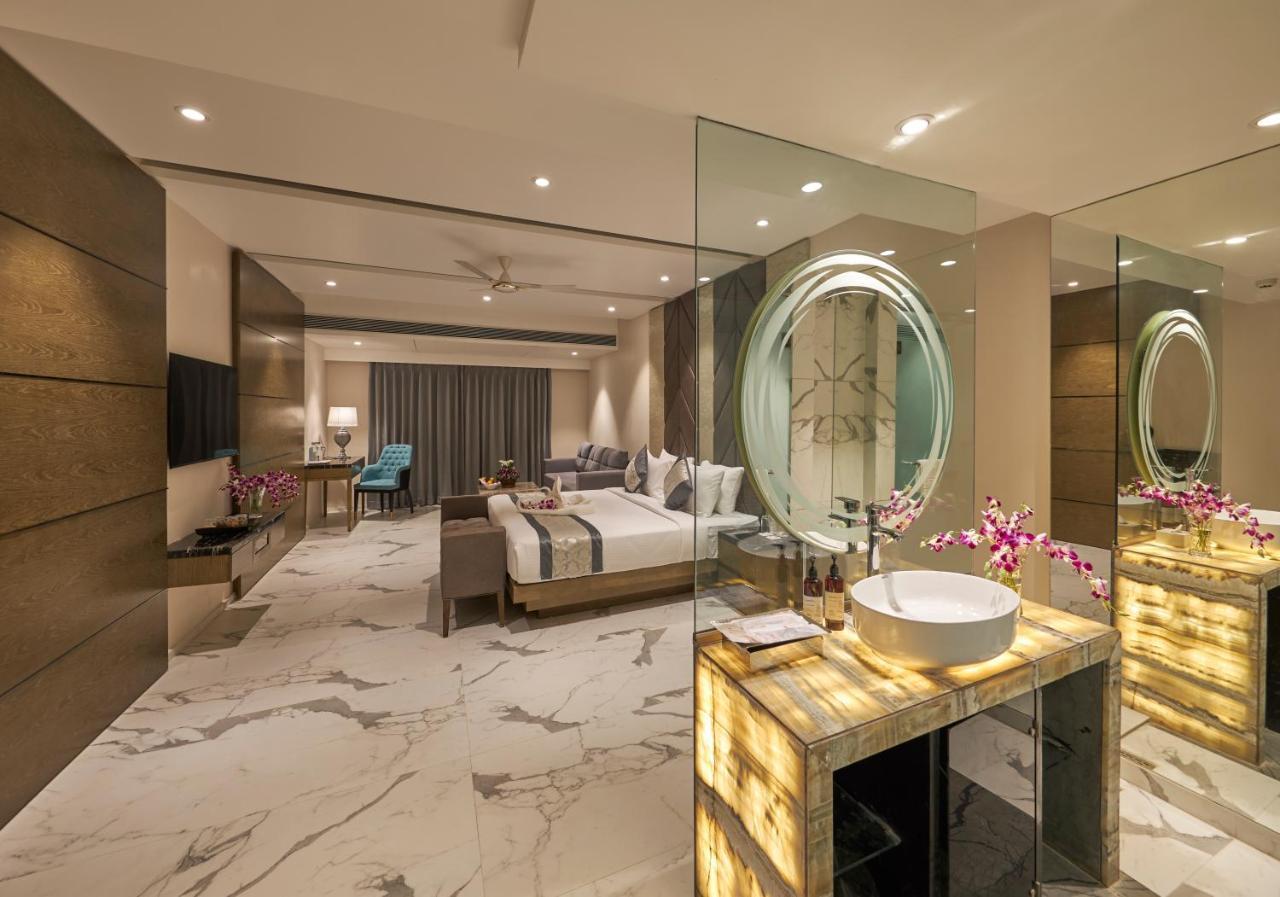 Regenta Central Imperial Candolim Goa Exterior photo