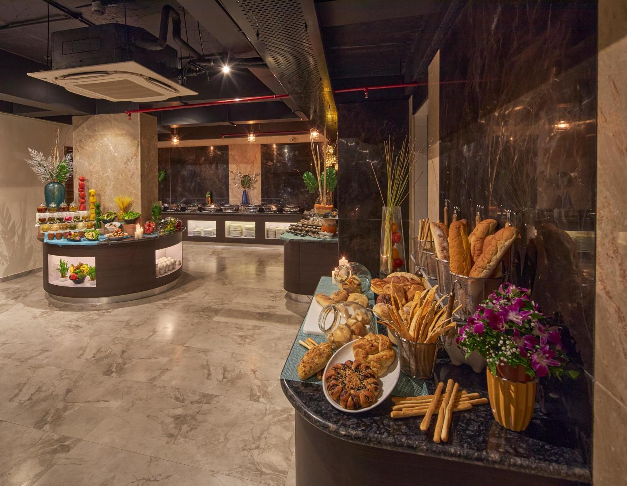Regenta Central Imperial Candolim Goa Exterior photo